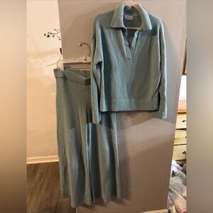 Lou & Grey Knit Top and Bottom Set in Sage Green sz s m26